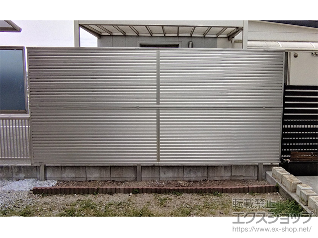 福岡県田川市ののフェンス・柵 ミエーネフェンス 目隠しルーバータイプ 2段支柱 自立建て用 施工例