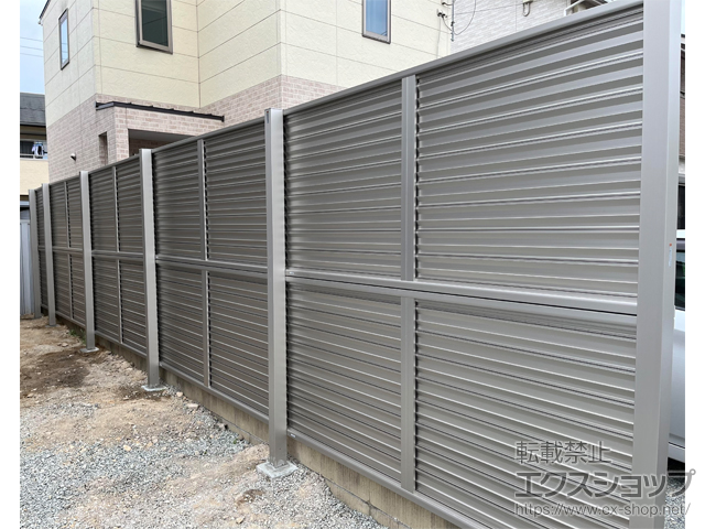 兵庫県揖保郡太子町ののフェンス・柵 ミエーネフェンス 目隠しルーバータイプ 2段支柱 自立建て用 施工例