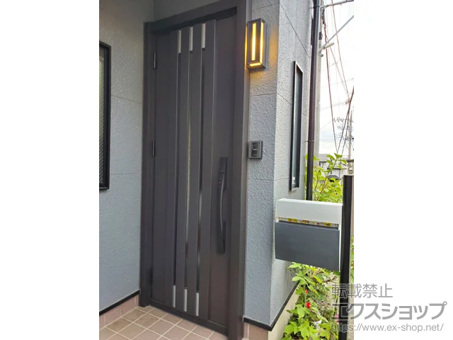 神奈川県仙台市のLIXIL(リクシル)の玄関ドア リシェント玄関ドア3 断熱K4仕様 片開き仕様(ランマ無)外観左吊元 M27型 ※タッチキー仕様(キー付リモコン) 施工例
