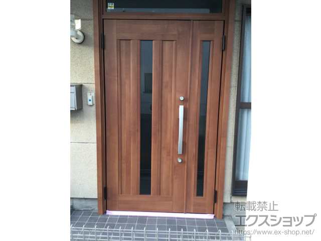 静岡県焼津市のLIXIL リクシル（トステム）の玄関ドア リシェント玄関ドア3 アルミ仕様 親子仕様(ランマ付)外観左吊元 C12N型 ※手動仕様 施工例