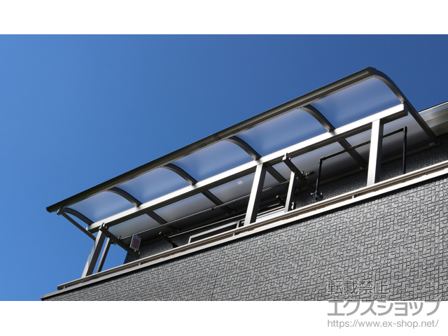埼玉県上尾市ののバルコニー・ベランダ屋根 プレシオステラスII R型 屋根タイプ 連棟 積雪〜20cm対応 施工例