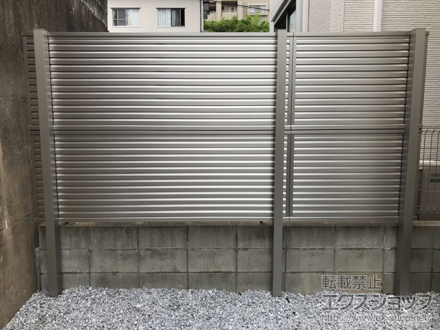 福岡県福岡市ののフェンス・柵 ミエーネフェンス 目隠しルーバータイプ 2段支柱 自立建て用 施工例