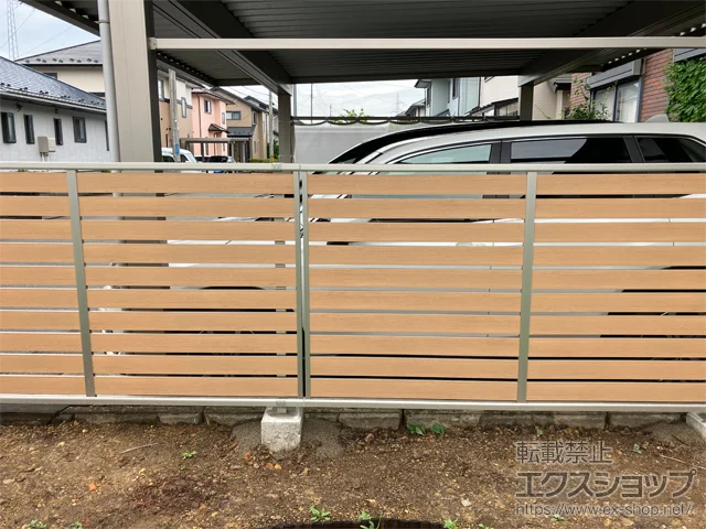 秋田県秋田市のYKKAPのフェンス・柵・塀 ルシアスフェンスF04型 横板 木目カラー 自由柱施工 施工例