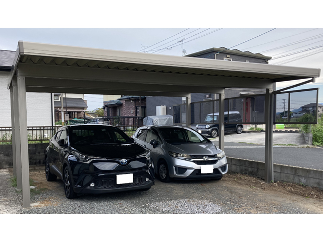福岡県豊前市ののカーポート カーポートSW 2台用 奥行延長 6本柱 積雪〜50cm対応+サイドスクリーン＋サイドスクリーン（ポリカ仕様）*片側のみ 施工例