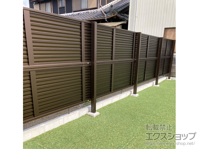 岐阜県土岐市ののフェンス・柵 ミエーネフェンス 目隠しルーバータイプ 2段支柱 自立建て用（パネル2段） 施工例