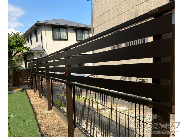 京都府相楽郡精華町ののフェンス・柵 シンプレオフェンスSY1F型 横スリット 2段支柱 自立建て用（パネル1段） 施工例
