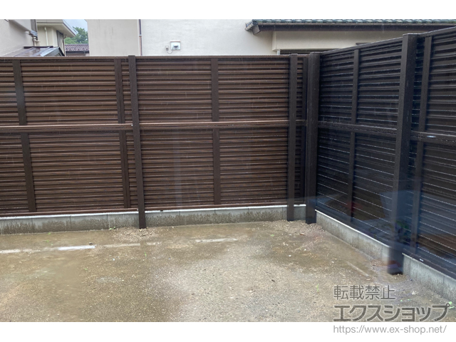 神奈川県横須賀市ののフェンス・柵 ミエーネフェンス 目隠しルーバータイプ 2段支柱 自立建て用(室外機前：上段のみ) 施工例