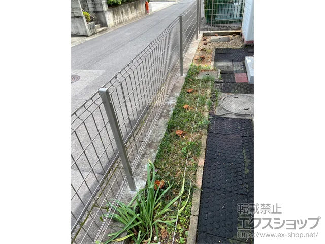 愛知県小牧市のLIXIL(リクシル)のフェンス・柵・塀 ハイグリッドフェンスUF8型　フリーポールタイプ 施工例