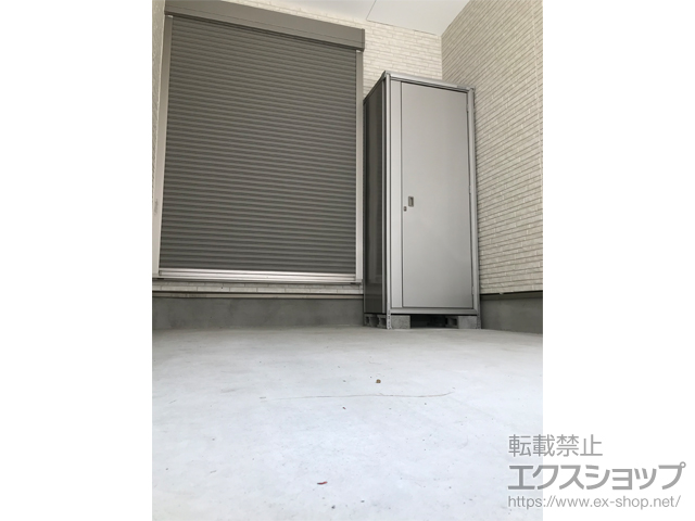 大阪府吹田市のの物置・屋外倉庫 エスモ 一般型 815×537×1914 ドアタイプ（ESF-0805A） ESF-0805A-SS 施工例