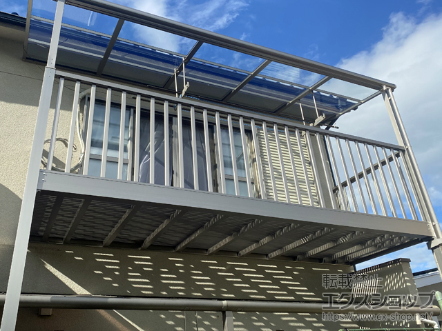 兵庫県宝塚市のLIXIL リクシル（トステム）のバルコニー ビューステージHスタイル 縦太格子 単体 柱建て式 施工例