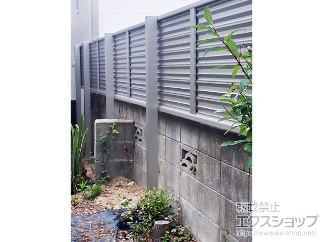 兵庫県神戸市ののフェンス・柵 ミエーネフェンス 目隠しルーバータイプ 2段支柱 上段のみ自立建て用 施工例
