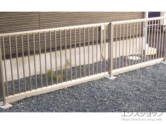 静岡県菊川市ののフェンス・柵 シンプレオフェンスT1型 縦格子22本 自由柱施工 施工例