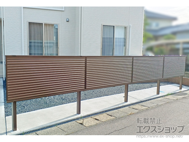 新潟県新潟市ののフェンス・柵 ミエーネフェンス 目隠しルーバータイプ 2段支柱 自立建て用（パネル上段のみ） 施工例