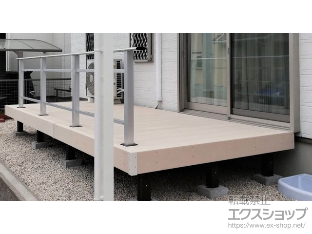 三重県四日市市ののウッドデッキ エバーエコウッドII ホワイト 床板195mm幅仕様+エバーエコウッドフェンス デッキ手摺り用　シンプルスタイル　30×30 施工例