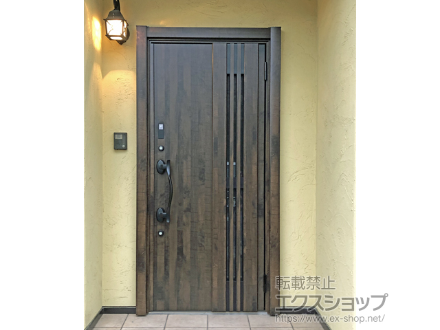 静岡県藤枝市のLIXIL リクシル（トステム）の玄関ドア リシェント玄関ドア3 断熱K4仕様 片開き仕様(ランマ無)外観右吊元 M83型 ※タッチキー仕様(キー付リモコン) 施工例