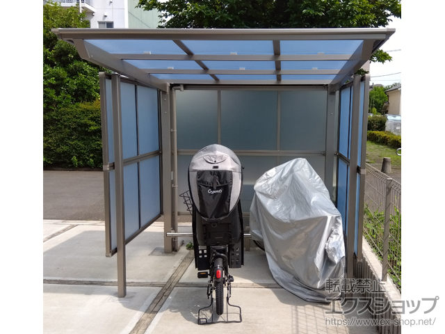 神奈川県相模原市ののサイクルポート・駐輪場 フーゴFパーク (フラットスタイル) パネル3面囲い 積雪〜20cm対応+輪止めセット（22型用） 施工例