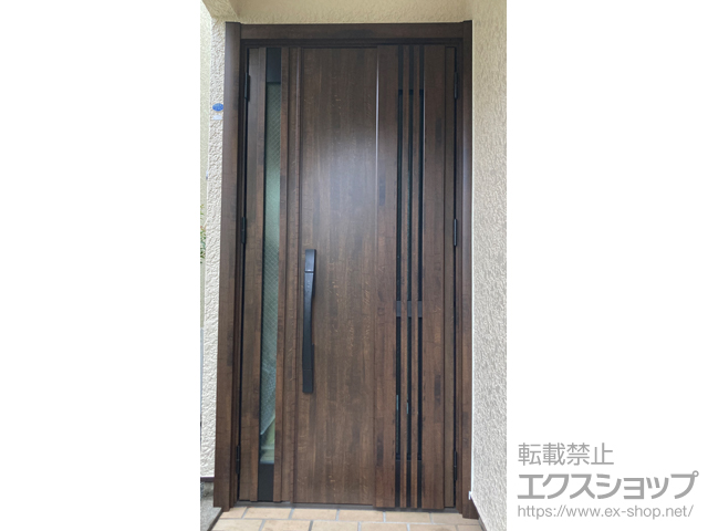 神奈川県横浜市のLIXIL リクシル（トステム）の玄関ドア リシェント玄関ドア3防火戸 断熱K4仕様 親子仕様(ランマ無)外観右吊元 M83型 ※タッチキー仕様(キー付リモコン)+下枠巾木（小）／スペーサーセット（1mm・3mm・5mm）／エントリーセット(タ 施工例