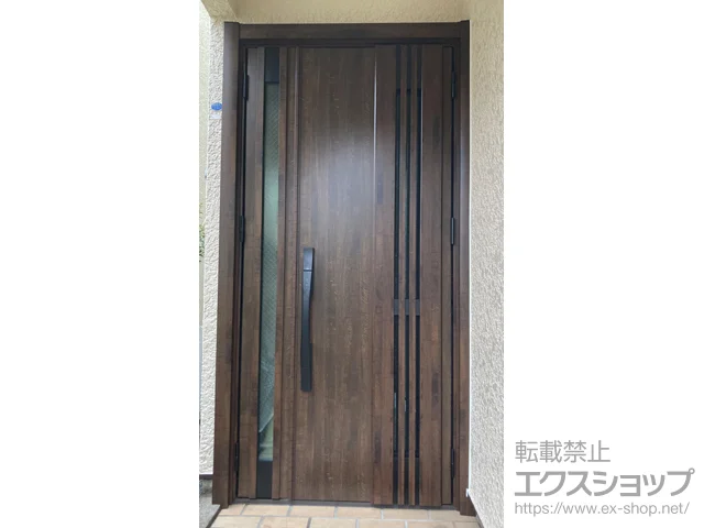 神奈川県横浜市のLIXIL リクシル（トステム）の玄関ドア リシェント玄関ドア3防火戸 断熱K4仕様 親子仕様(ランマ無)外観右吊元 M83型 ※タッチキー仕様(キー付リモコン)+下枠巾木（小）／スペーサーセット（1mm・3mm・5mm）／エントリーセット(タ 施工例