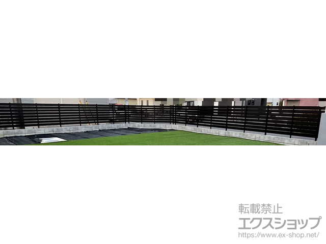 埼玉県越谷市ののフェンス・柵 マイティウッド デコII 120サイズ 高尺タイプ 横貼り 8段 隙間15mm H1200 施工例