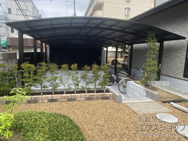 大阪府八尾市ののカーポート フーゴR (ラウンドスタイル) ワイド 縦連棟 積雪〜20cm対応 施工例