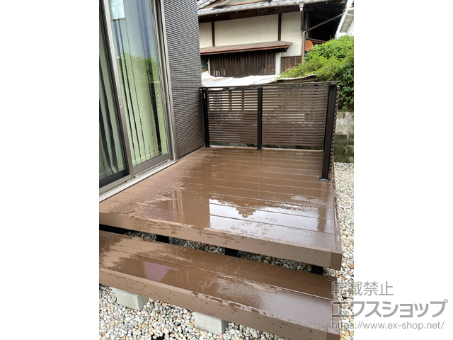 福岡県春日市ののウッドデッキ リウッドデッキ 200+段床セット 片側面タイプ2段+ルシアスデッキフェンスA03型＜横ストライプタイプ＞ 施工例
