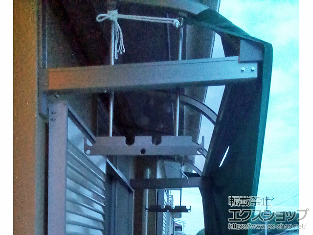 埼玉県比企郡鳩山町ののバルコニー・ベランダ屋根 スピーネ R型 ルーフタイプ 単体 積雪〜20cm対応+吊下げ物干しAセット 施工例