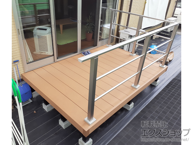 広島県東広島市ののウッドデッキ リウッドデッキ 200+ルシアスデッキフェンスB03型＜横格子2本タイプ＞ 施工例
