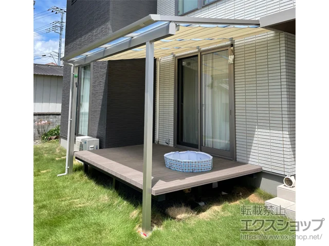 山梨県南アルプス市のYKKAPのテラス屋根 ソラリア F型 テラスタイプ 単体 積雪～20cm対応+天井カーテン 施工例