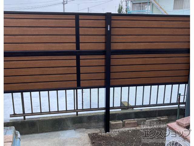 神奈川県伊勢原市ののフェンス・柵 モクアルフェンス 目隠しタイプ 2段支柱 自立建て用 施工例