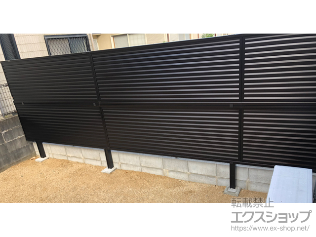 兵庫県姫路市ののフェンス・柵 ミエーネフェンス 目隠しルーバータイプ 2段支柱 自立建て用 施工例