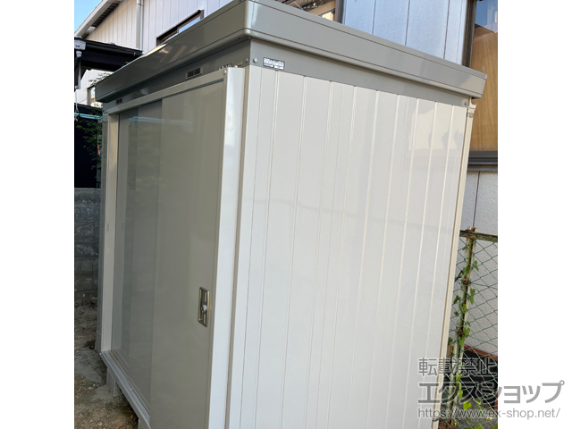 山梨県甲府市のの物置・屋外倉庫 断熱物置 ネクスタプラス 扉タイプ 多雪地型 2210×1370×2075 NXP-30ST-MG＋雨とい 施工例