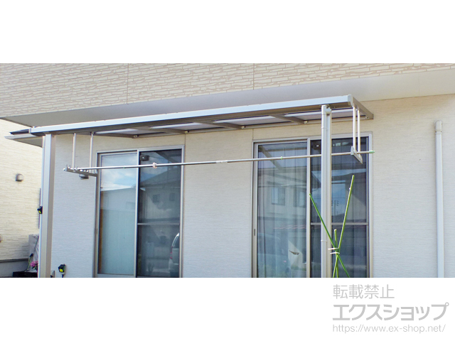 福島県本宮市ののテラス屋根 プレシオステラスII F型 テラスタイプ 単体 積雪〜20cm対応＋吊り下げ式物干し 標準 施工例