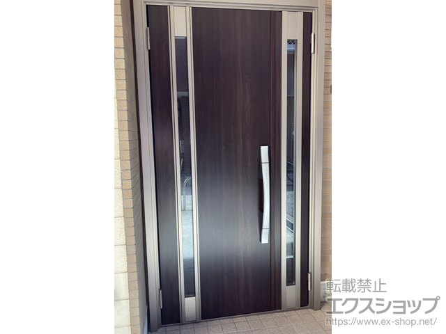 大阪府大阪市のLIXIL リクシル（トステム）の玄関ドア リシェント玄関ドア3 断熱K4仕様 親子仕様(ランマ無)外観左吊元 M78型 ※タッチキー仕様(リモコンタイプ) 施工例