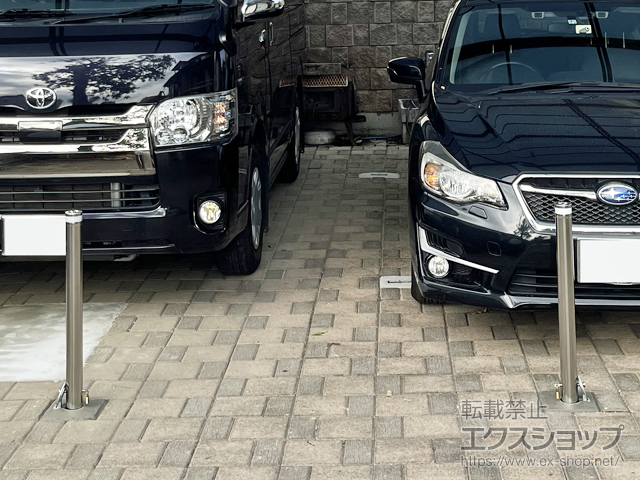 群馬県桐生市ののお問い合わせ商品 スペースガード(車止め) S60型 取外し式 フタ付き・南京錠付き 施工例