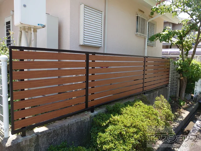 大阪府貝塚市のValue Selectのフェンス・柵・塀 モクアルフェンス 横板タイプ　自由柱施工 施工例