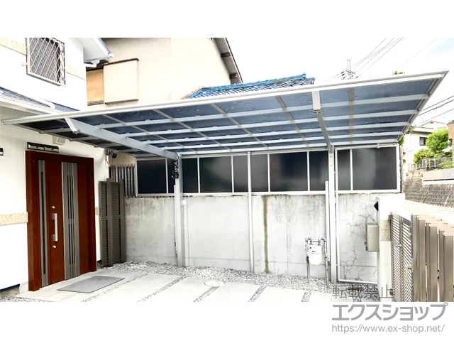 奈良県奈良市のLIXIL(リクシル)のカーポート ネスカF (フラットスタイル) 積雪～20cm対応＋サイドパネル 1段 施工例