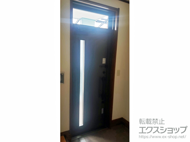 北海道札幌市のLIXIL リクシル（トステム）の玄関ドア リシェント玄関ドア3 断熱K2仕様 片開き仕様(ランマ付)外観右吊元 M78型 ※手動仕様 施工例