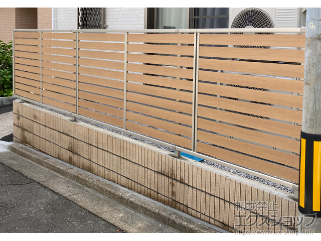 埼玉県入間郡三芳町ののフェンス・柵 ルシアスフェンスF04型 横板 木目カラー 自由柱施工 施工例