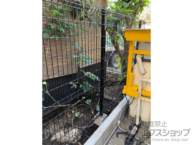 東京都世田谷区ののフェンス・柵、バルコニー・ベランダ屋根 ハイグリッドフェンスN8型 高尺タイプ フリーポールタイプ 施工例