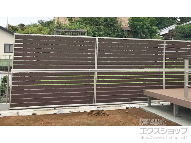 東京都八王子市ののフェンス・柵 ルシアスフェンスF04型 横板 木目カラー 2段支柱 自立建て用 施工例