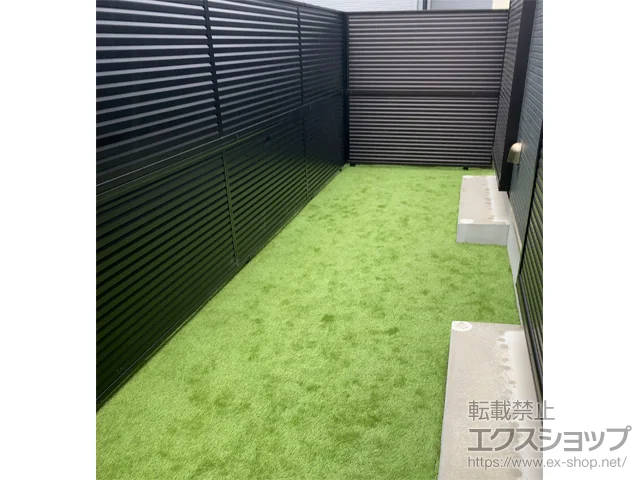 埼玉県草加市のValue Selectのフェンス・柵・塀 ミエーネフェンス 目隠しルーバータイプ 2段支柱 自立建て用 施工例