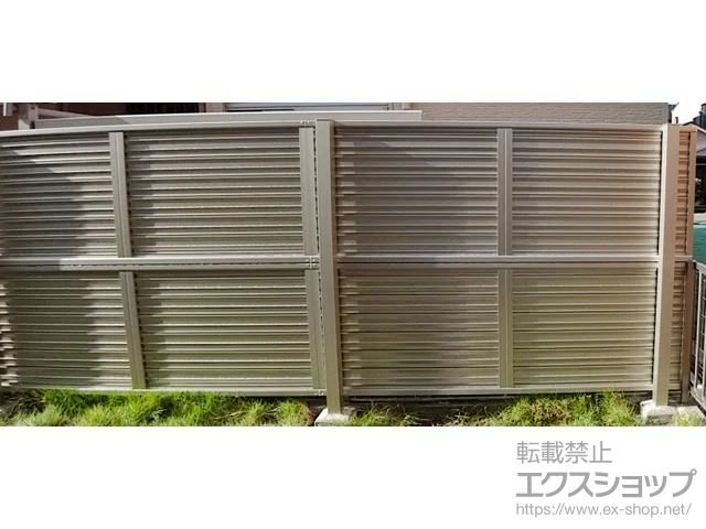 愛知県名古屋市のValue Selectのフェンス・柵・塀 ミエーネフェンス　目隠しルーバータイプ　2段支柱　自立建て用 施工例