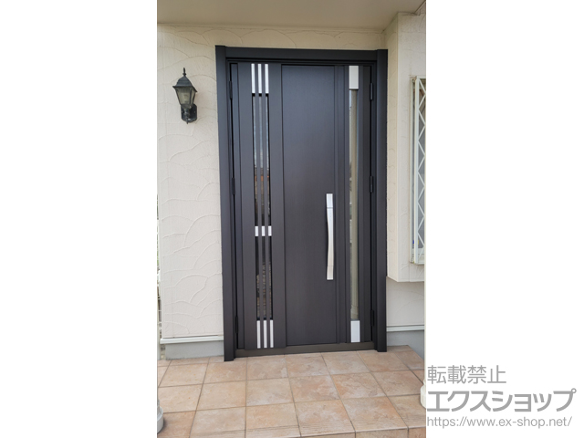 大阪府和泉市のLIXIL リクシル（トステム）の玄関ドア リシェント玄関ドア3 断熱K4仕様 親子仕様(ランマ無)外観左吊元 M83型 ※カザスプラス仕様 施工例