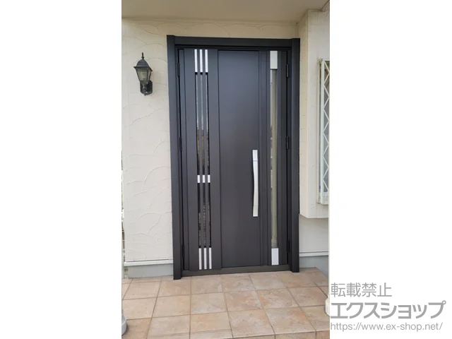 大阪府和泉市のLIXIL リクシル（トステム）の玄関ドア リシェント玄関ドア3 断熱K4仕様 親子仕様(ランマ無)外観左吊元 M83型 ※カザスプラス仕様 施工例