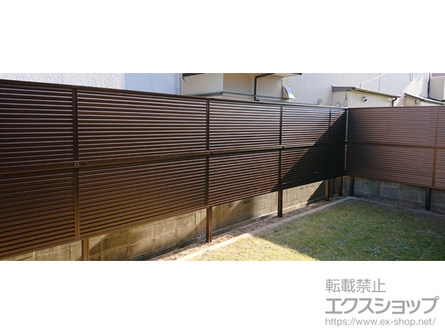 佐賀県唐津市ののフェンス・柵 ミエーネフェンス 目隠しルーバータイプ 2段支柱 自立建て用 施工例