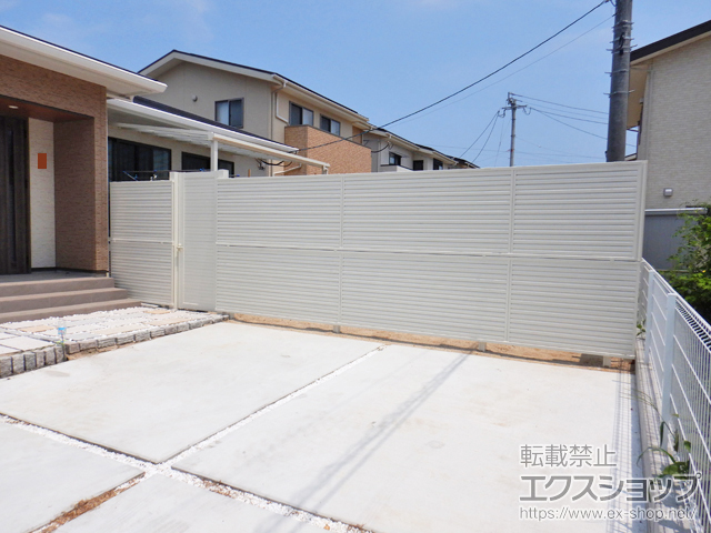 大分県大分市ののフェンス・柵 ミエーネフェンス 目隠しルーバータイプ 2段支柱 自立建て用 施工例