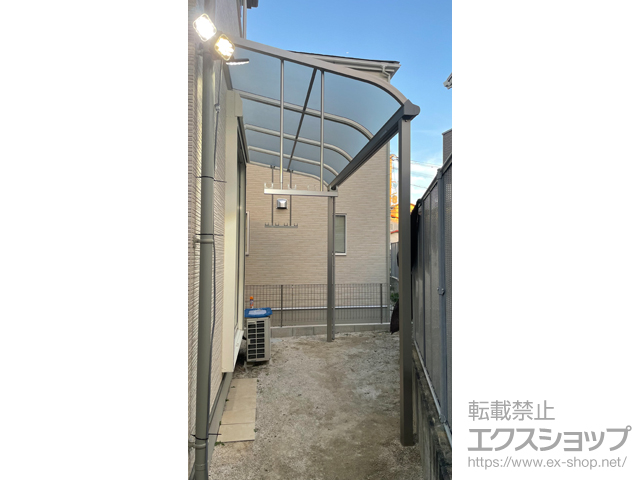 福岡県福岡市ののテラス屋根 ソラリア R型 テラスタイプ 単体 積雪〜20cm対応＋吊り下げ物干し 標準タイプ 施工例