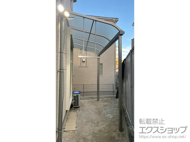 福岡県福岡市のYKKAPのテラス屋根 ソラリア R型 テラスタイプ 単体 積雪～20cm対応＋吊り下げ物干し 標準タイプ 施工例