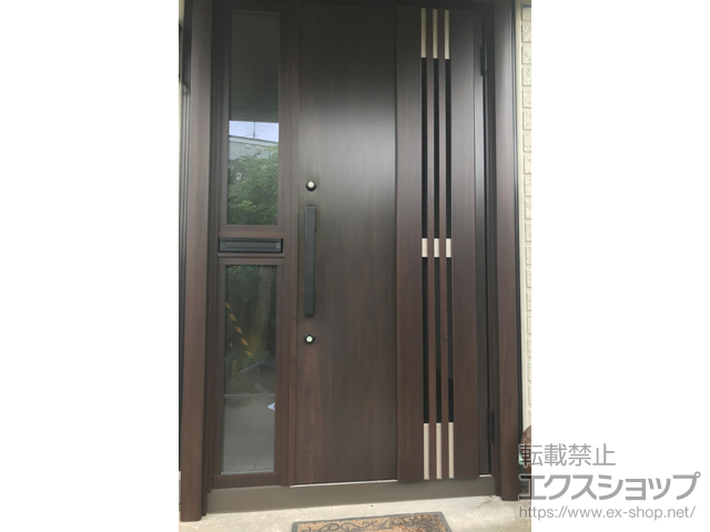 北海道札幌市のLIXIL リクシル（トステム）の玄関ドア リシェント玄関ドア3 断熱K2仕様 片袖仕様(ランマ無)外観右吊元 M83型 ※手動仕様 施工例