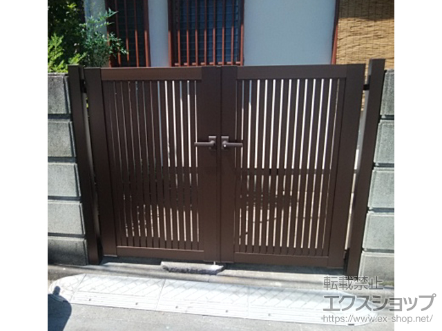 埼玉県所沢市のの門扉 シンプレオ門扉4型 縦太格子 両開き 門柱使用 施工例